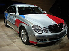 Mercedes E 320, готовящийся к пробегу из Парижа в Пекин