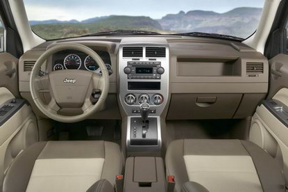 Jeep Liberty, приборная панель