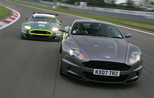 Aston Martin DBS и Aston Martin DBR9 в Нюрбургринге