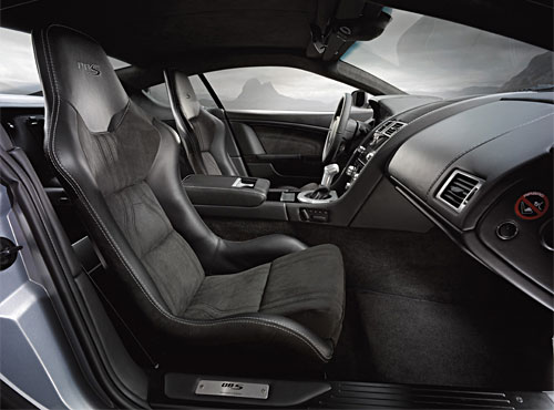 Салон Aston Martin DBS с облегченными сиденьями