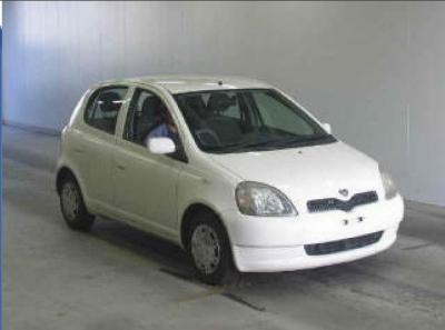 Toyota Vitz   2001