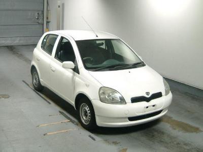 Toyota Vitz   2001