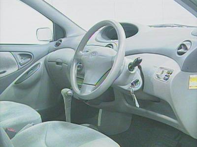 Toyota Platz   2000